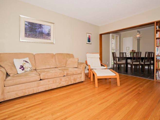 Toronto E04, ON M1K 2H8,146 Roebuck DR #A