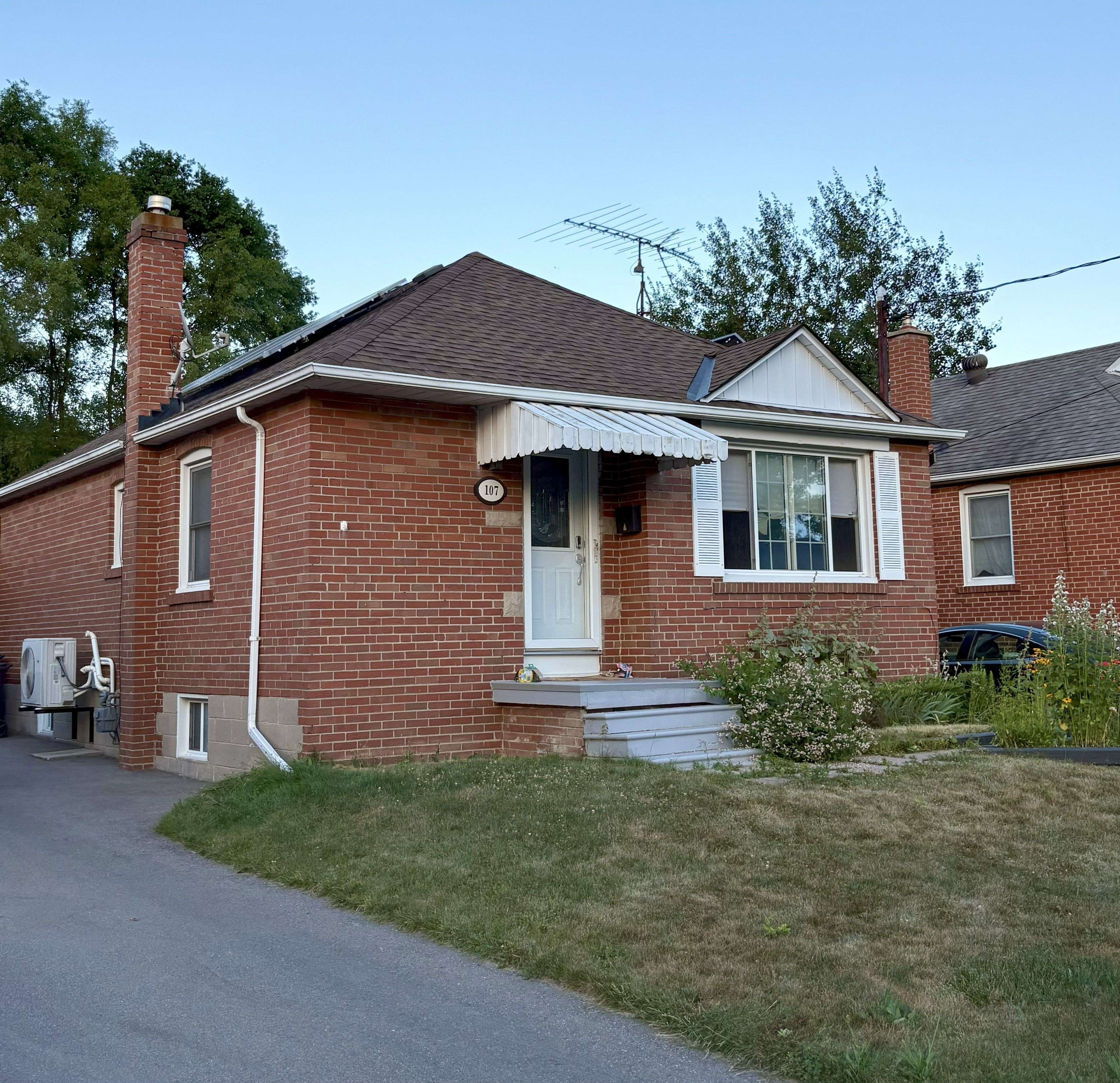Toronto E04, ON M1R 3Y2,107 Ellington (Main) DR
