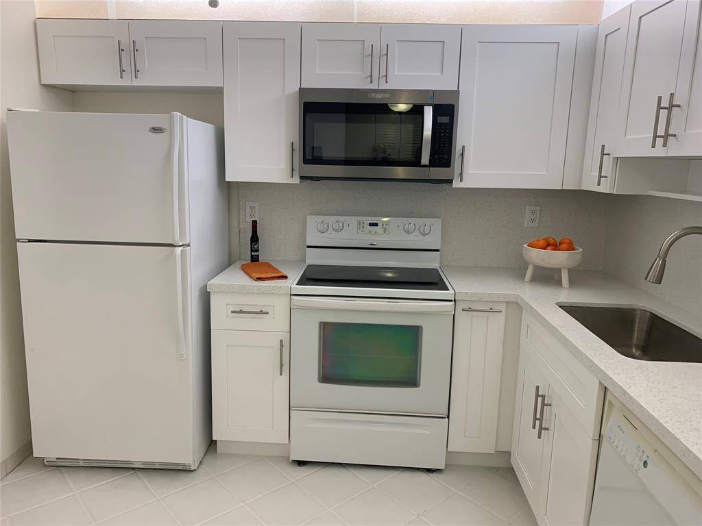 Boca Raton, FL 33428,9233 SW 8th St #323