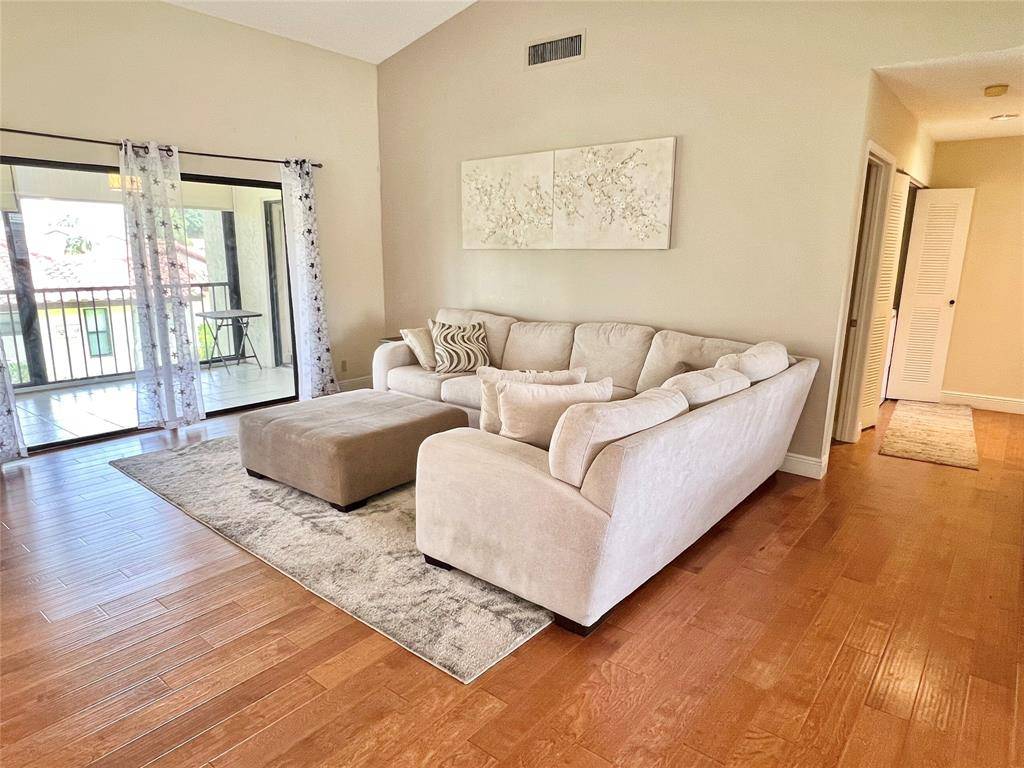 Boynton Beach, FL 33437,10725 Bahama Palm Way #201