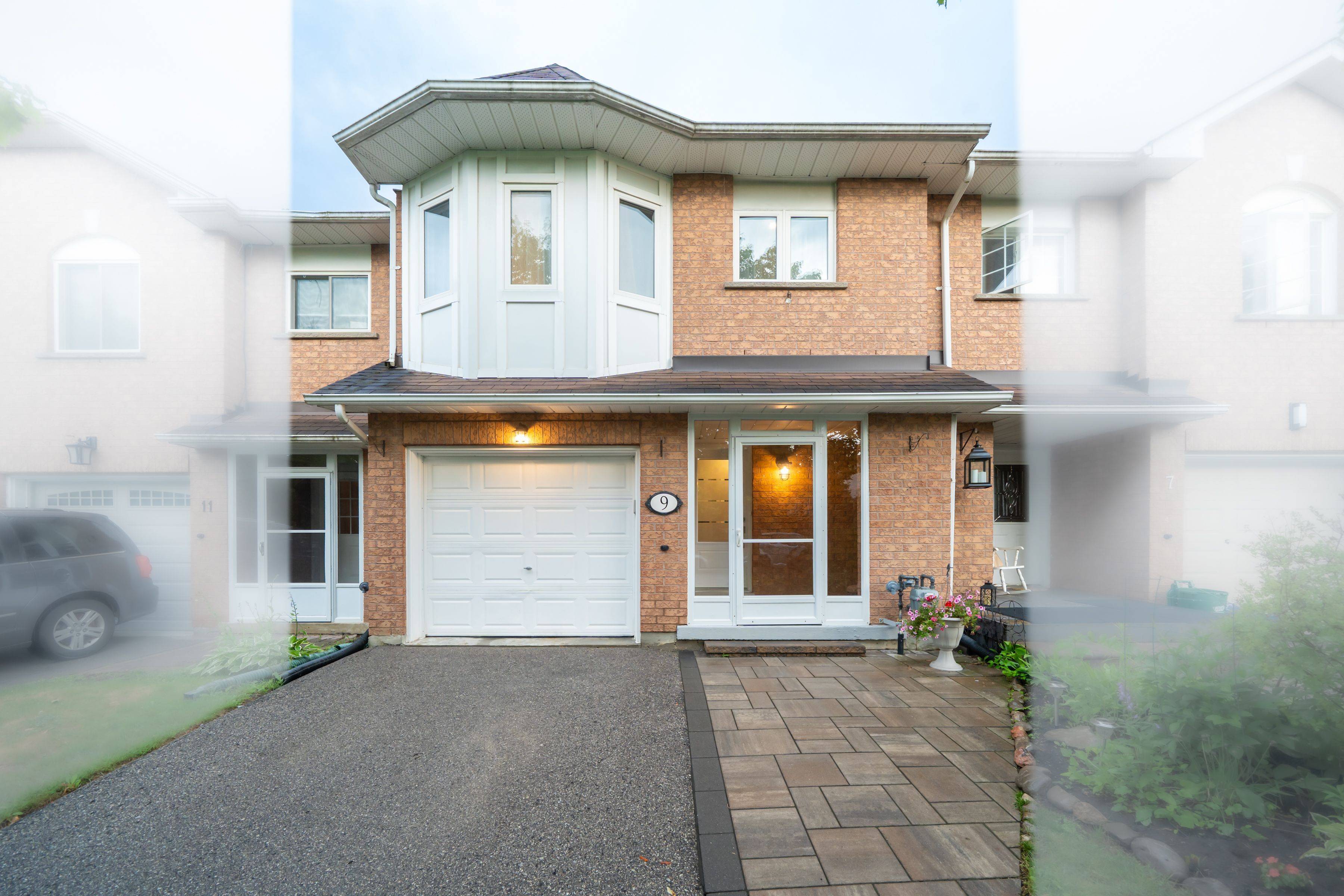 9 Royal Cedar CT, East Gwillimbury, ON L9N 1R7