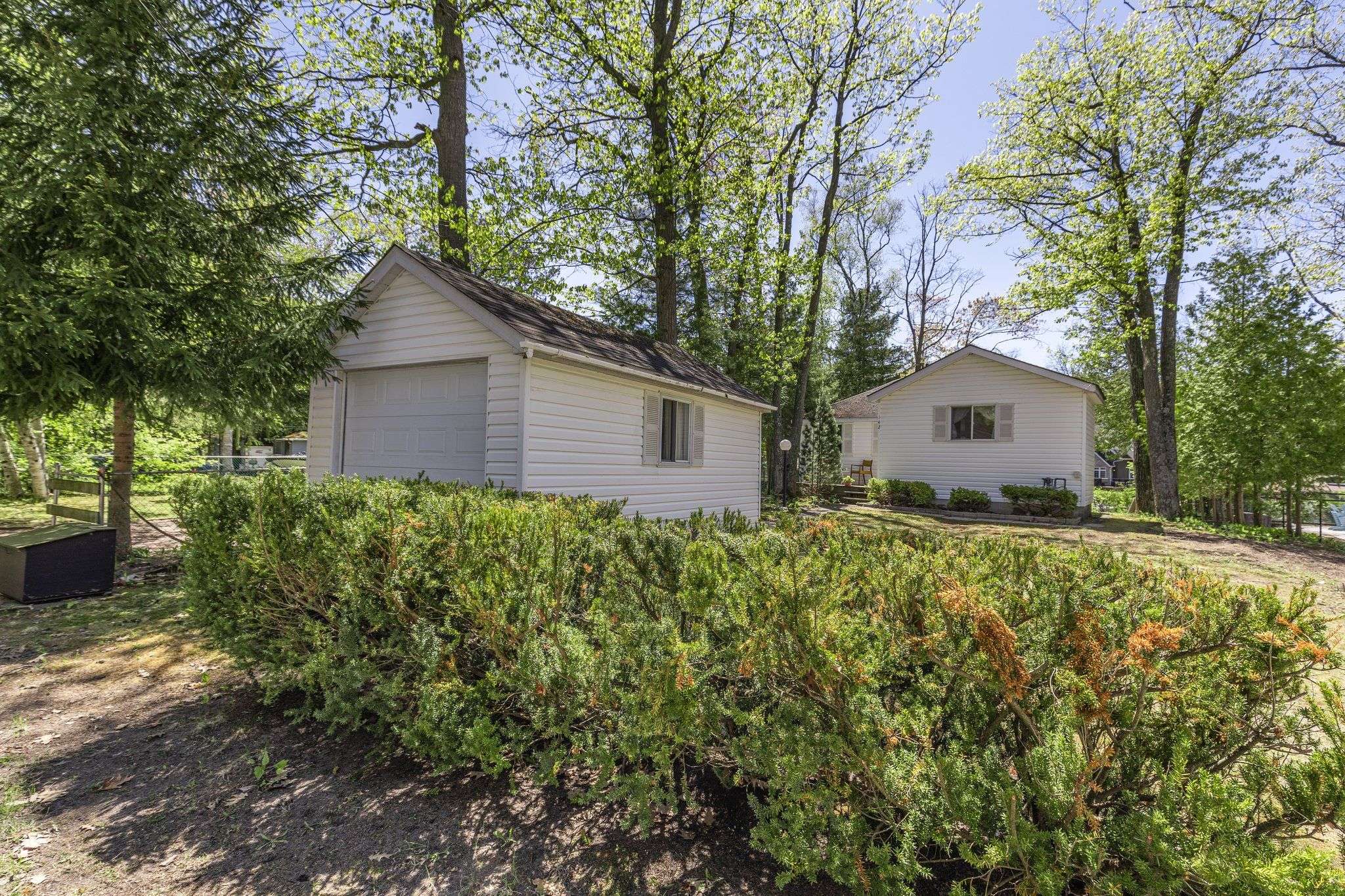 Wasaga Beach, ON L9Z 2S4,142 32nd ST S