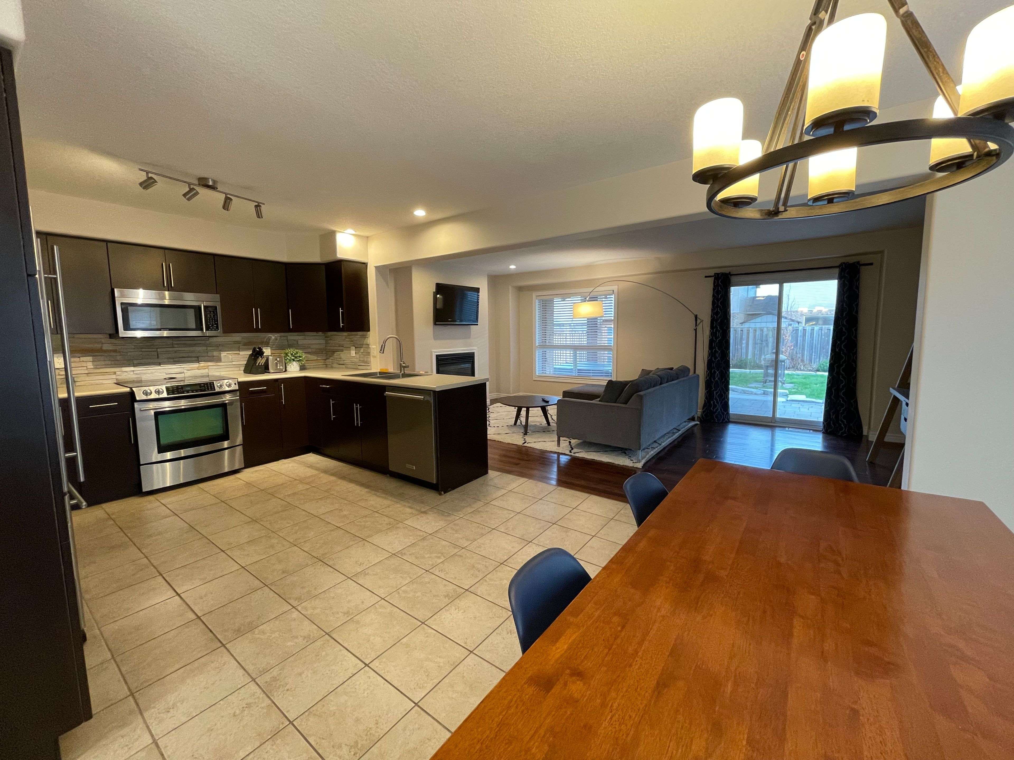 Collingwood, ON L9Y 0E3,313 Holden ST