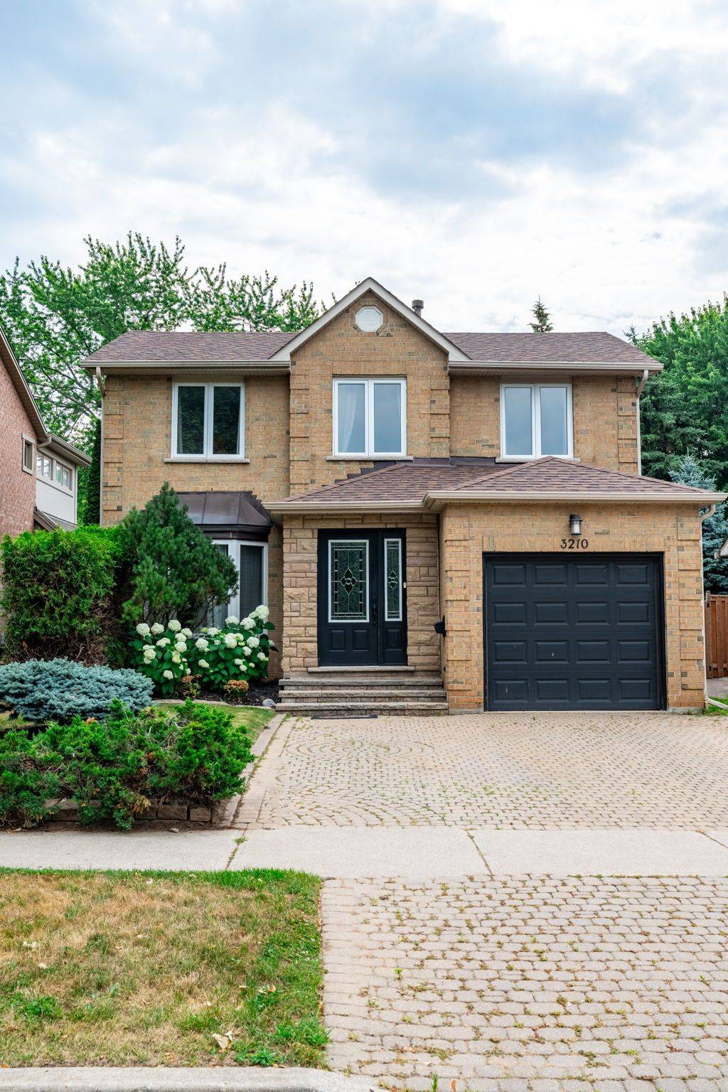 Oakville, ON L6L 5R2,3210 Victoria ST