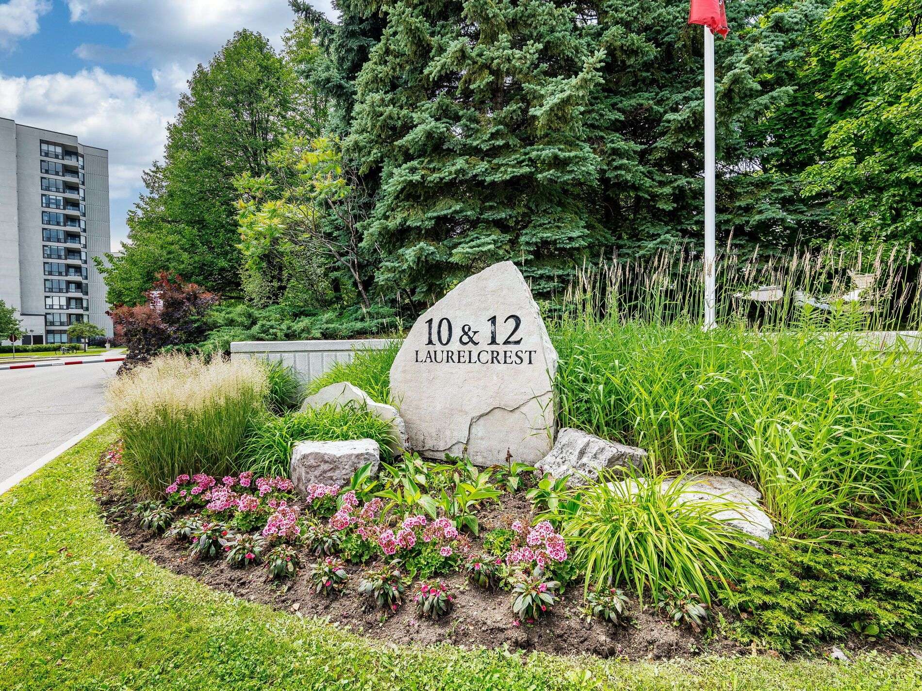 Brampton, ON L6S 5Y4,12 Laurelcrest ST #908