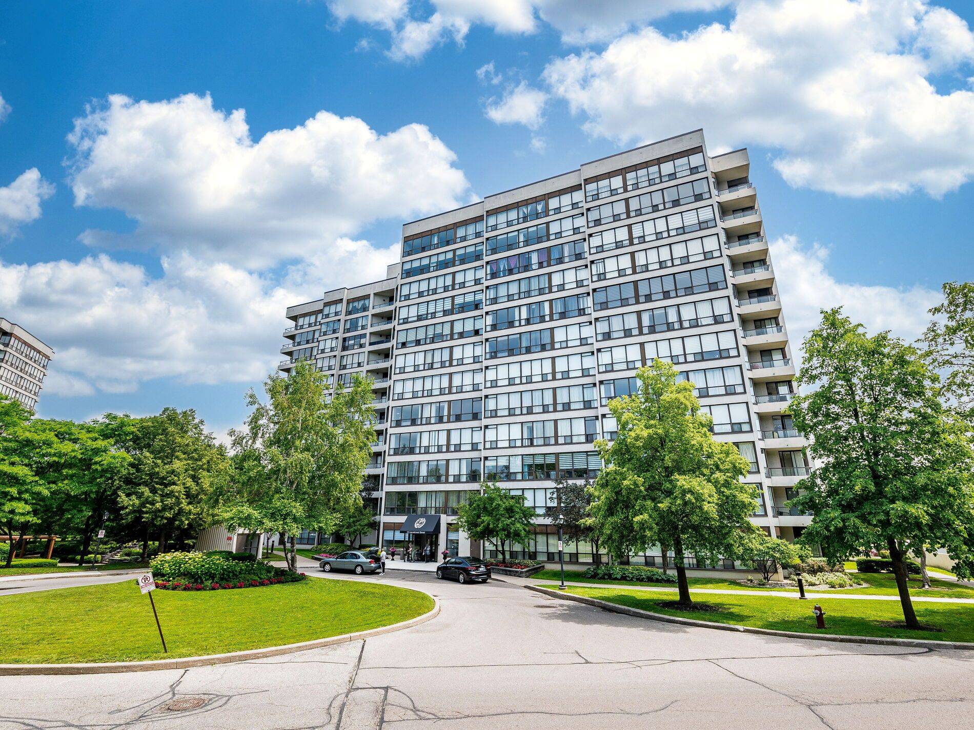 12 Laurelcrest ST #908, Brampton, ON L6S 5Y4