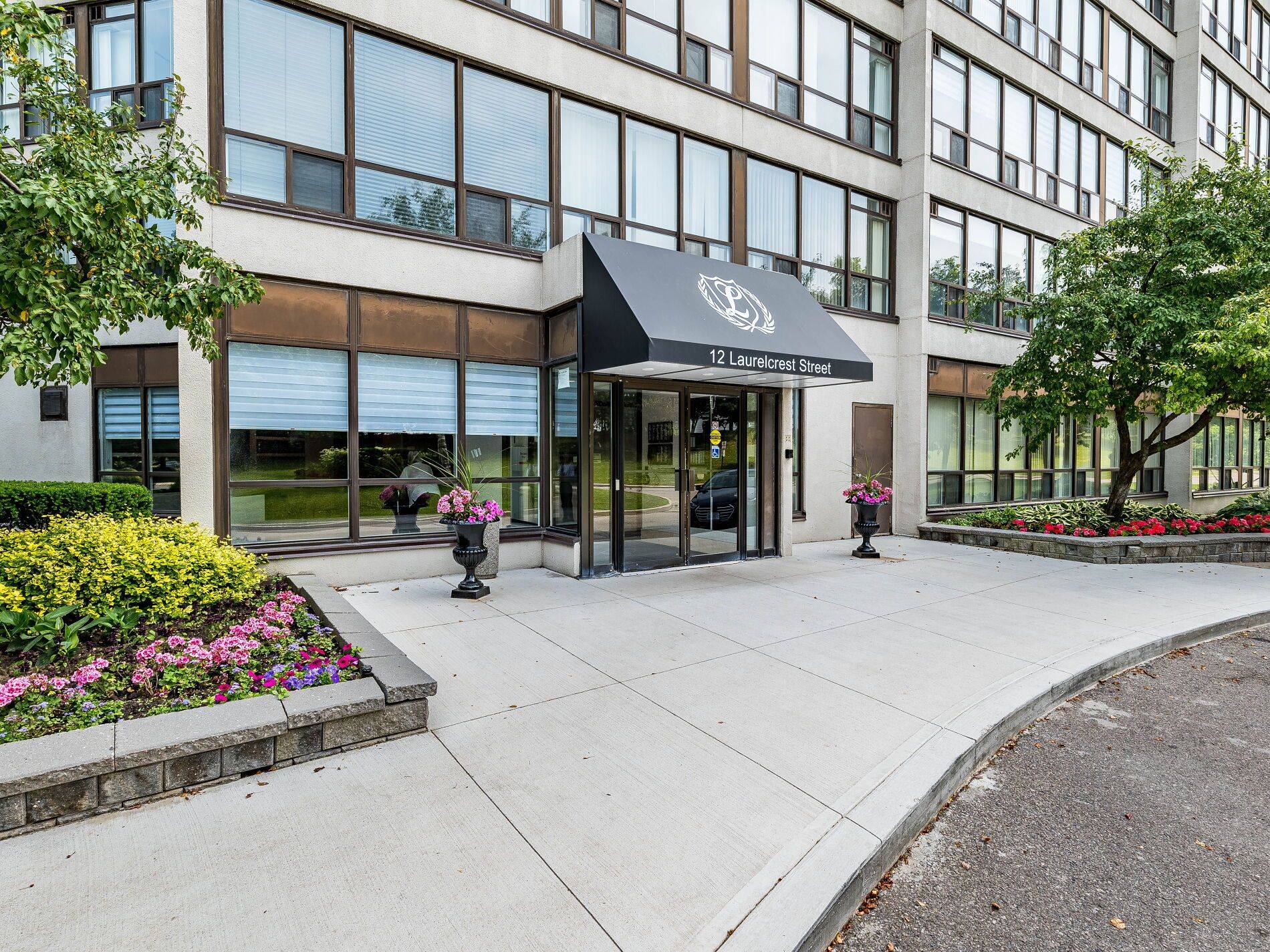 Brampton, ON L6S 5Y4,12 Laurelcrest ST #908