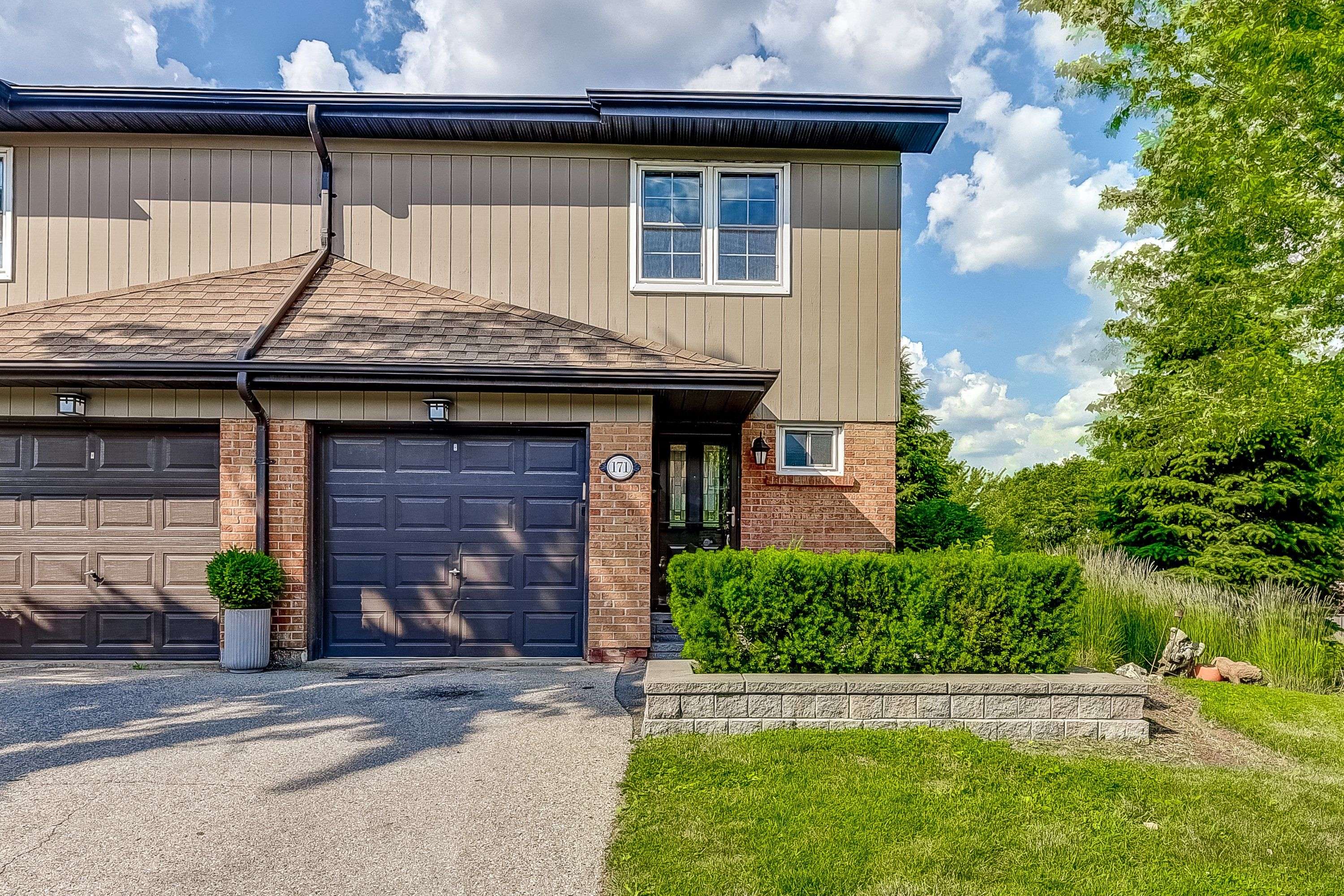 Mississauga, ON L4W 2N9,1951 Rathburn RD E #171
