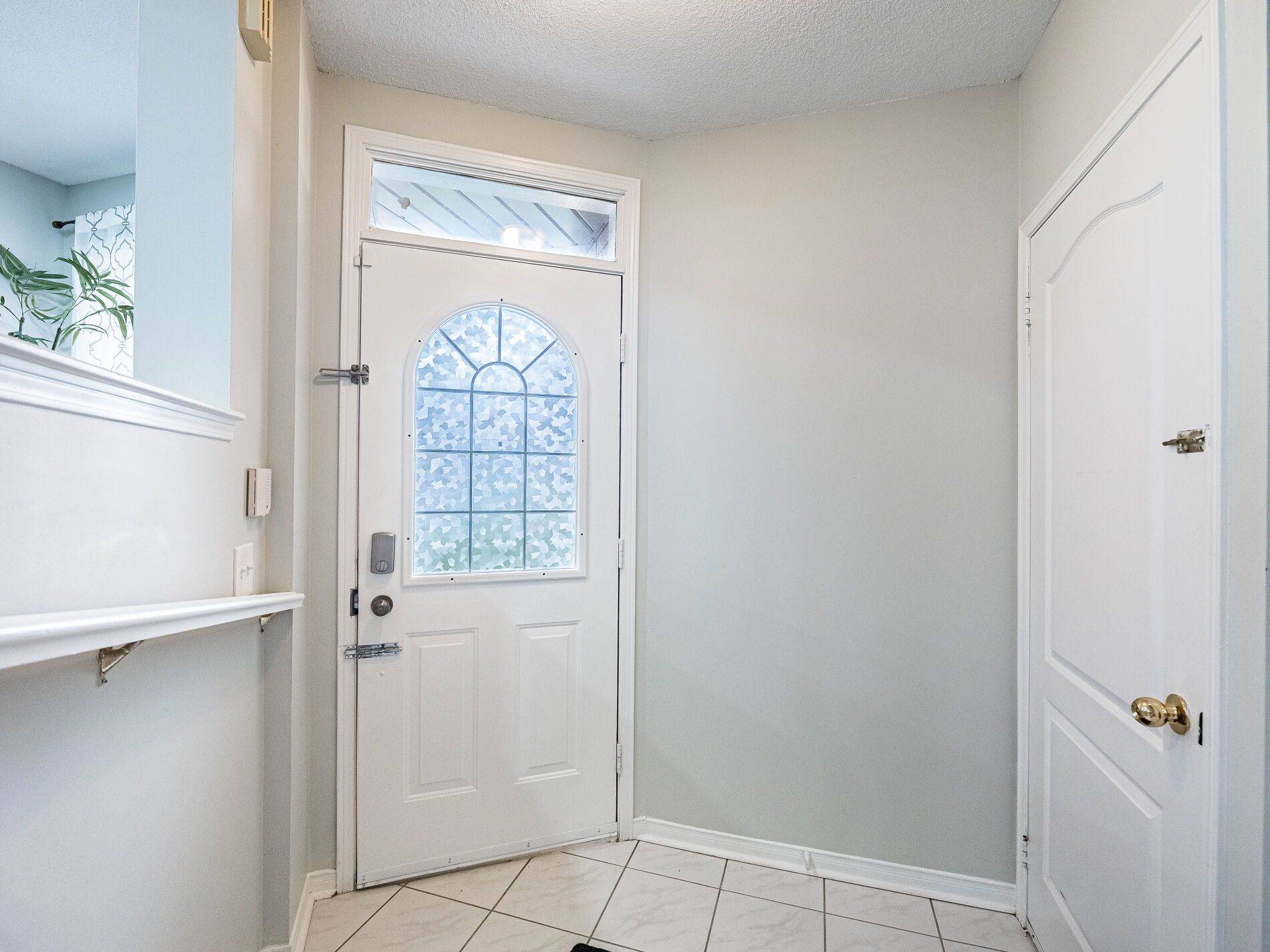Mississauga, ON L5V 2B4,833 Scollard CT #107