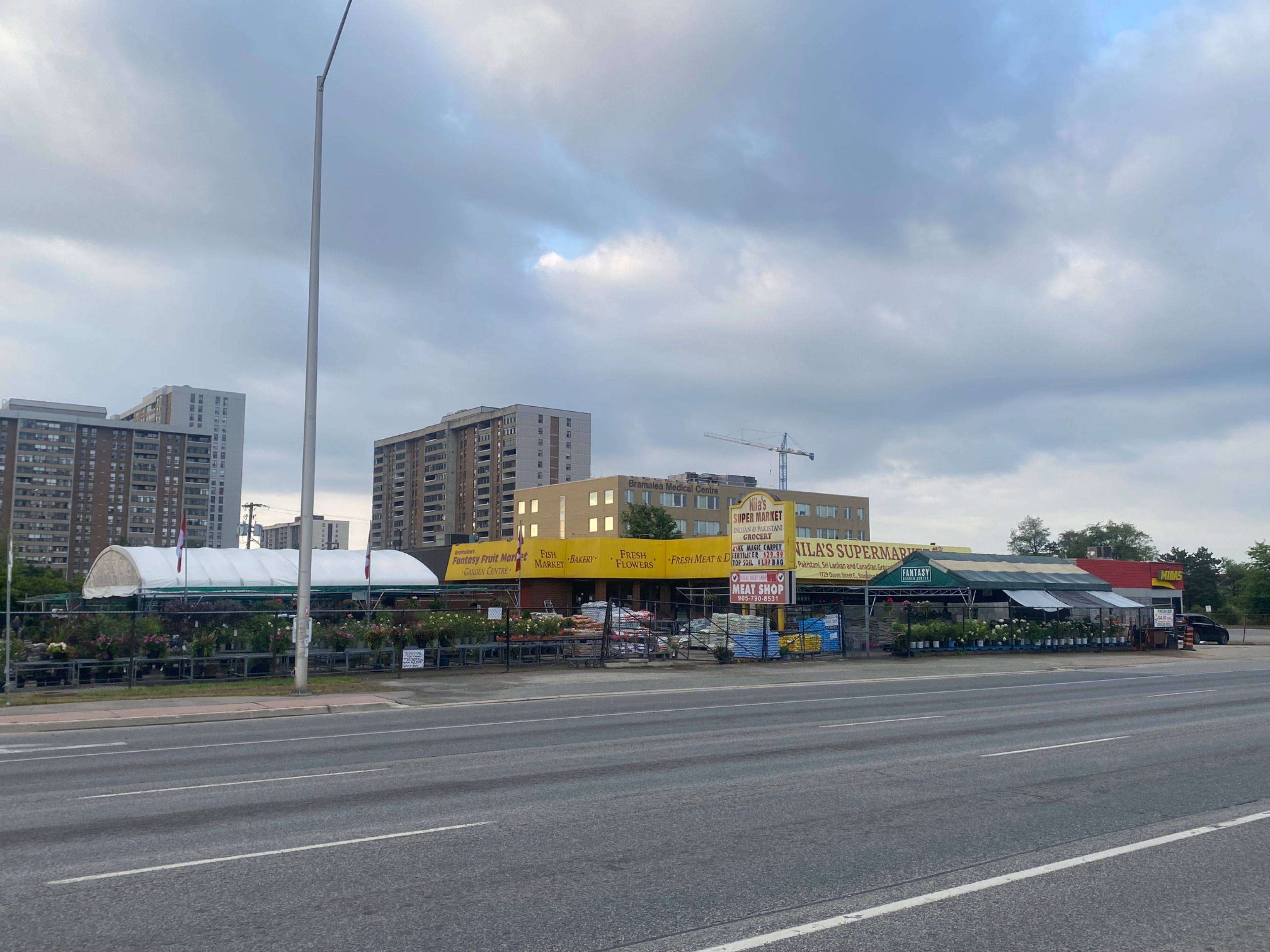 Brampton, ON L6T 2H2,1729 Queen ST E