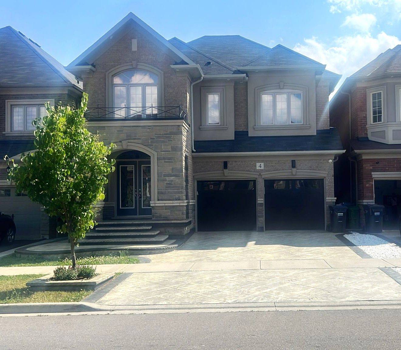 4 Action DR, Brampton, ON L7A 4X8