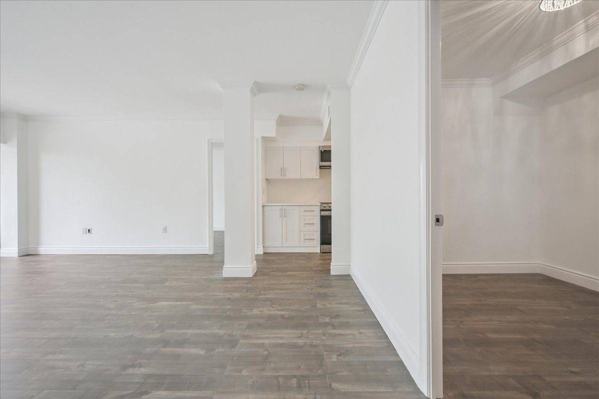 Oakville, ON L6J 3K9,162 Reynolds ST #202