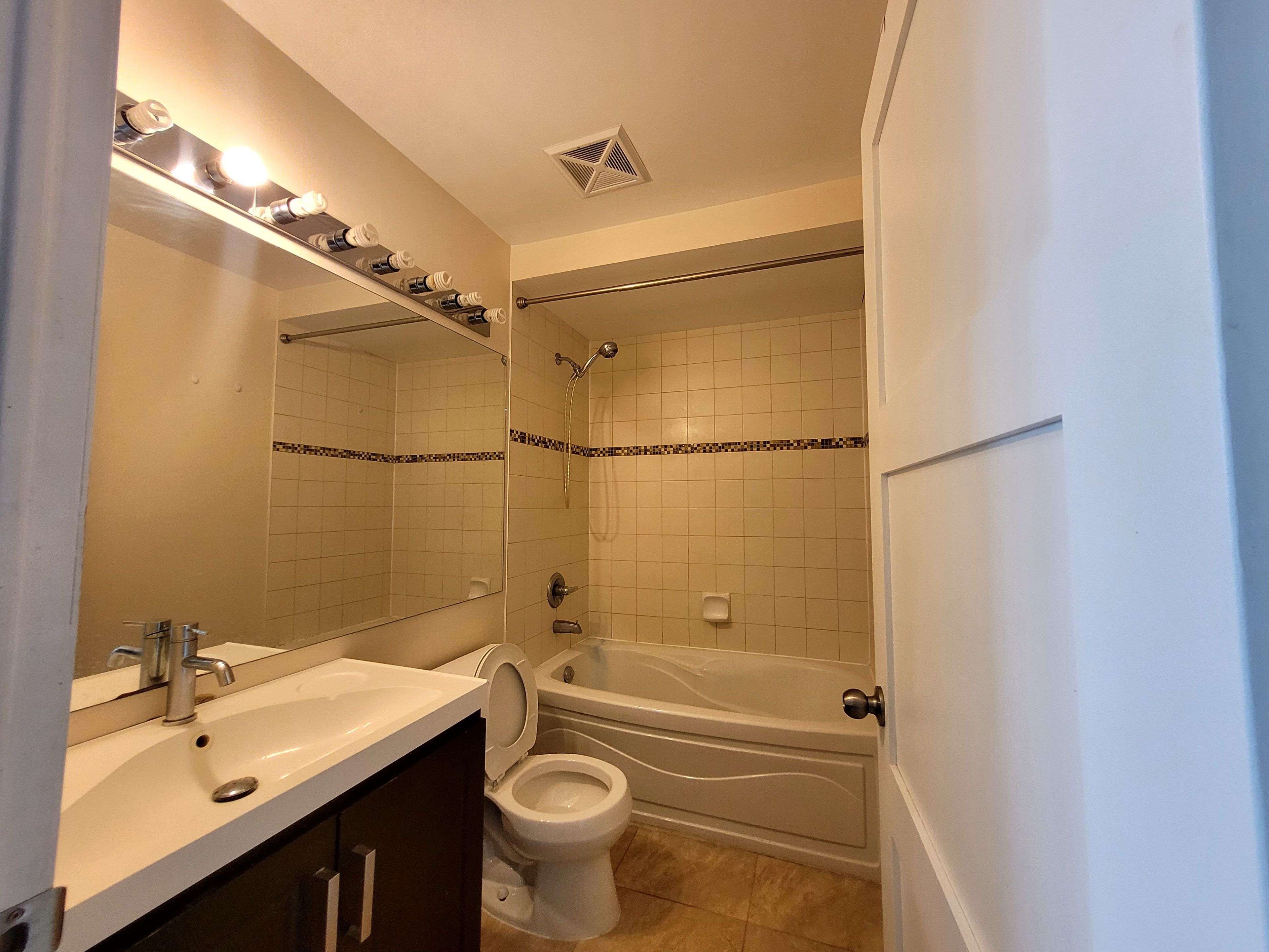 Mississauga, ON L5B 0B9,3504 Hurontario ST #801