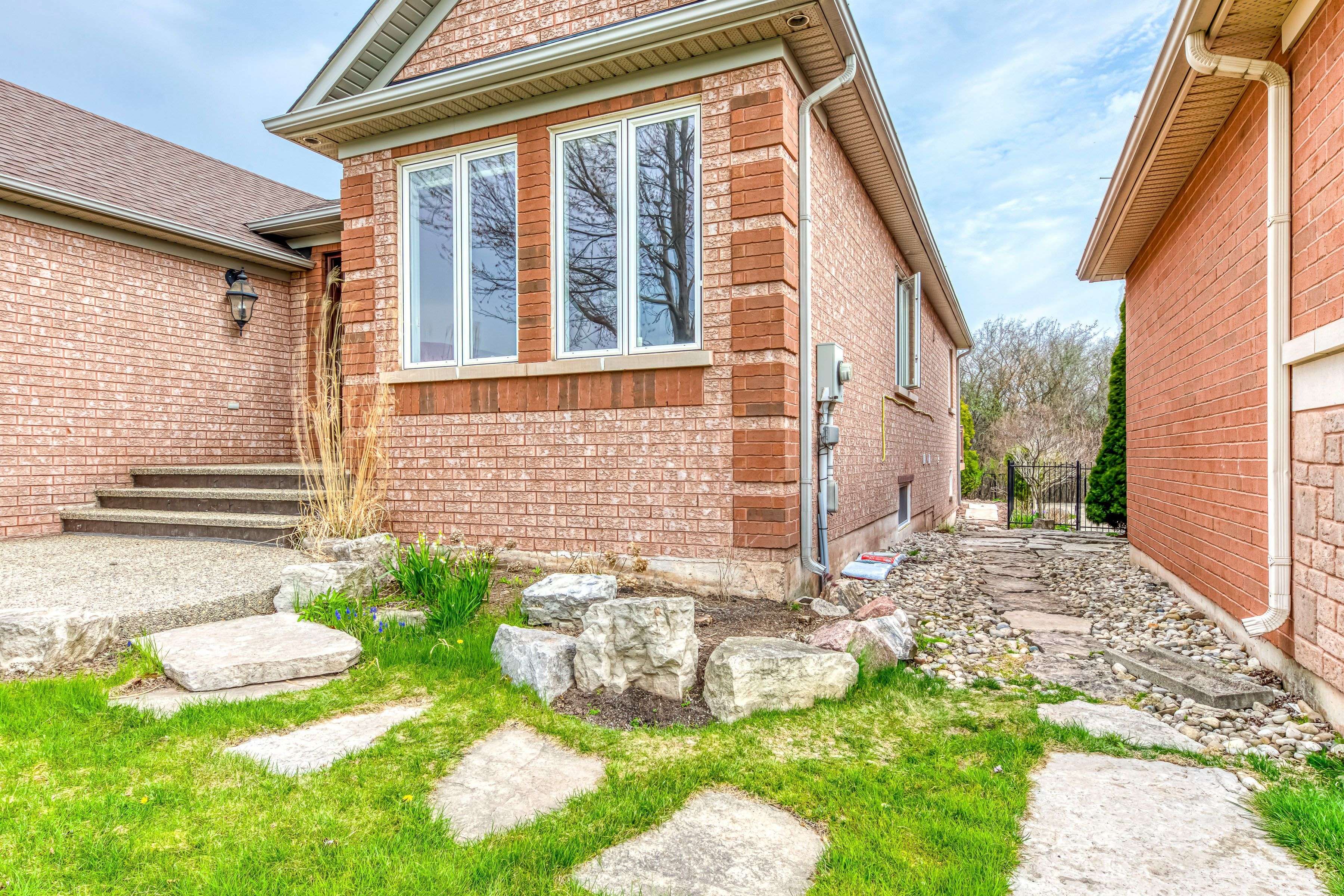 1492 Pinery CRES #Basement, Oakville, ON L6H 7J9