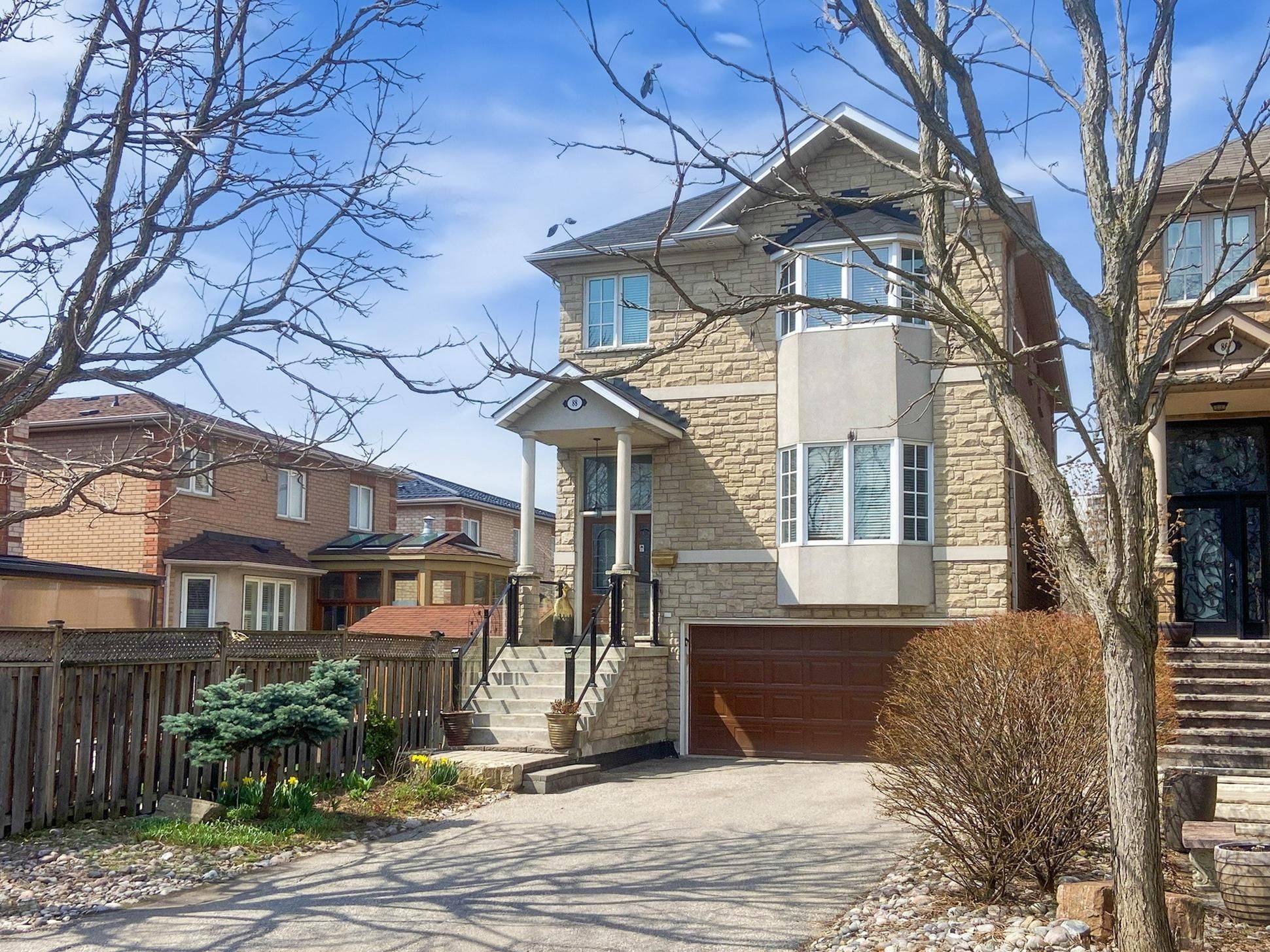 Toronto W04, ON M6L 2Z8,88 Montana AVE