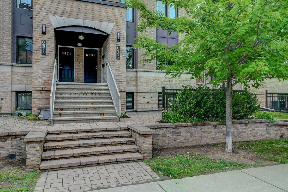 Barrhaven, ON K2J 5R6,695A Sue Holloway DR