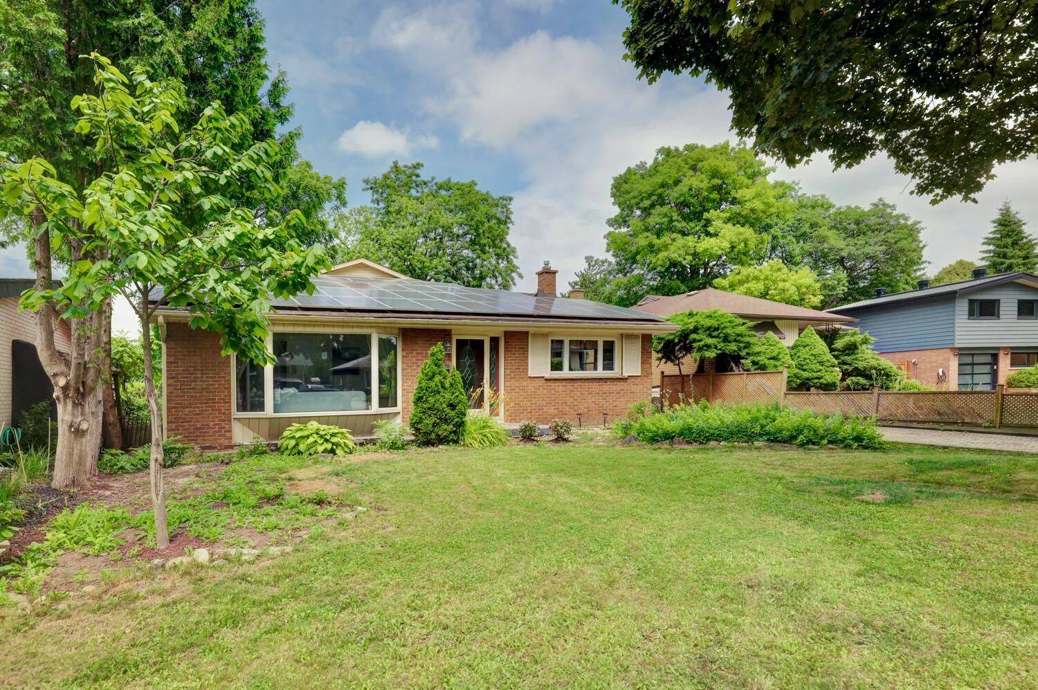 Hamilton, ON L9C 1S8,19 Verona PL