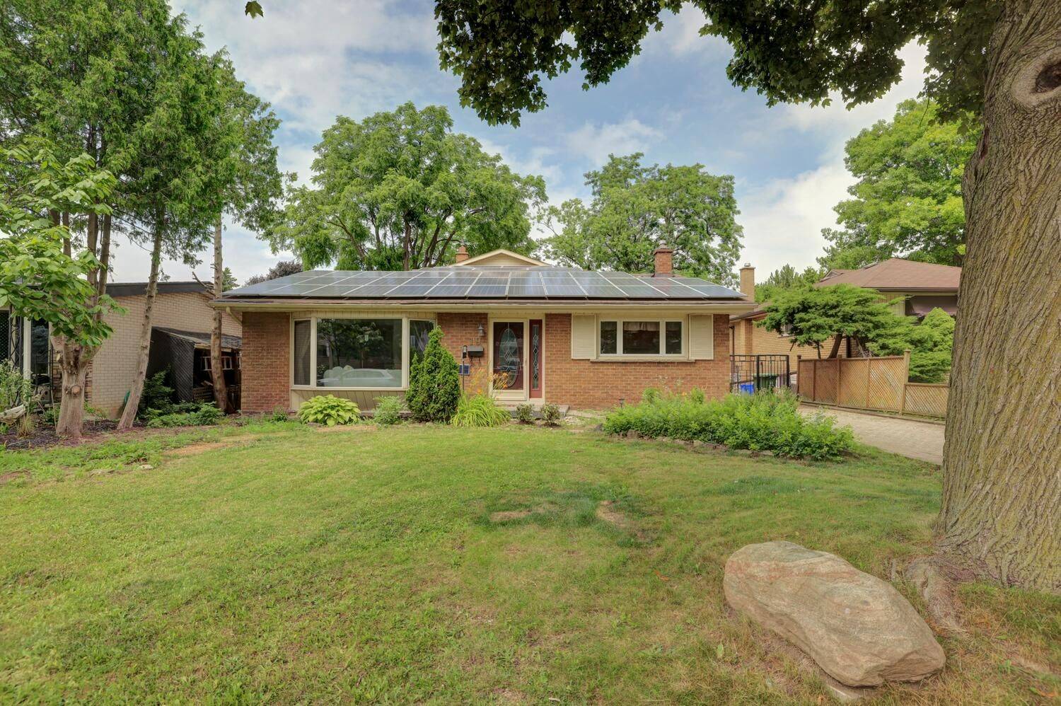 Hamilton, ON L9C 1S8,19 Verona PL
