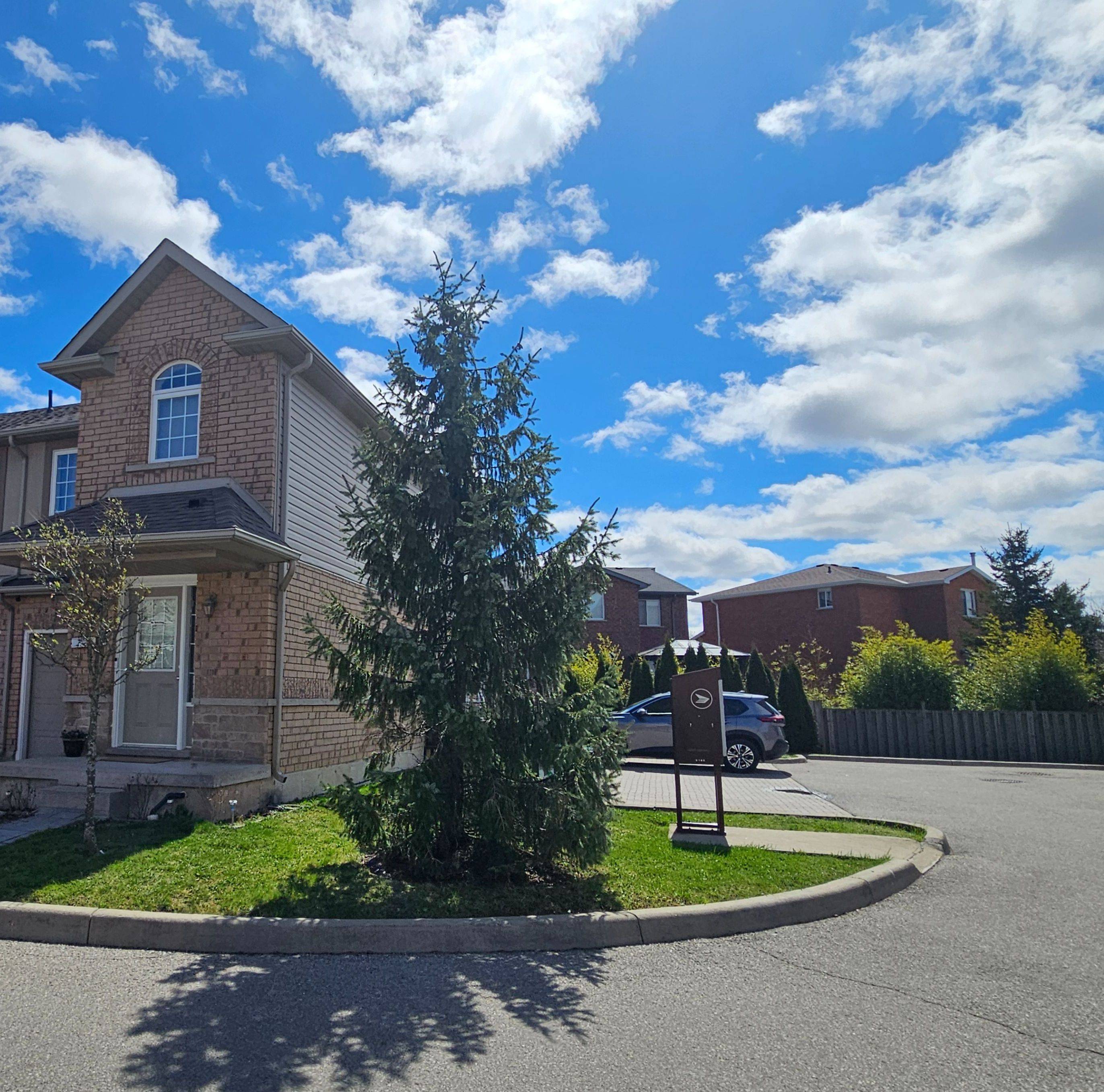 Hamilton, ON L8W 1E7,1540 Upper Gage AVE #7