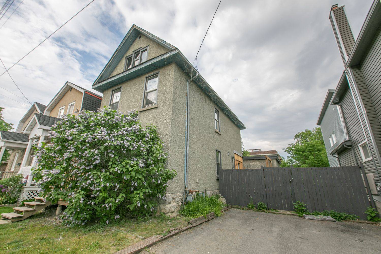 West Centre Town, ON K1Y 1G7,341 PARKDALE AVE