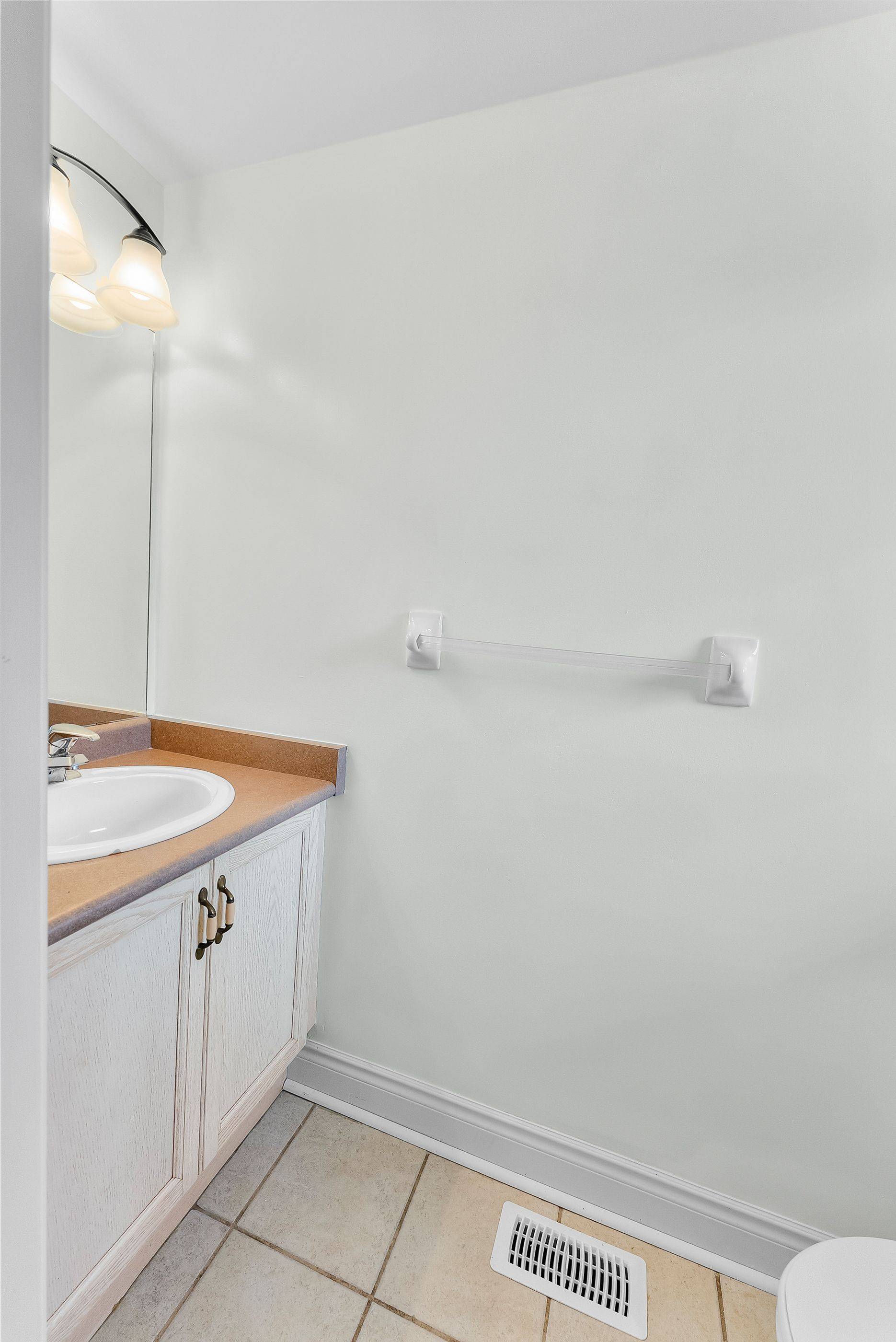Thorold, ON L2V 5C6,38 Natalie CT