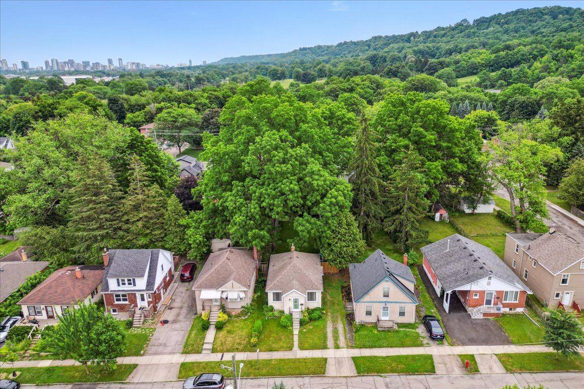 Hamilton, ON L8S 2W5,223 BROADWAY AVE