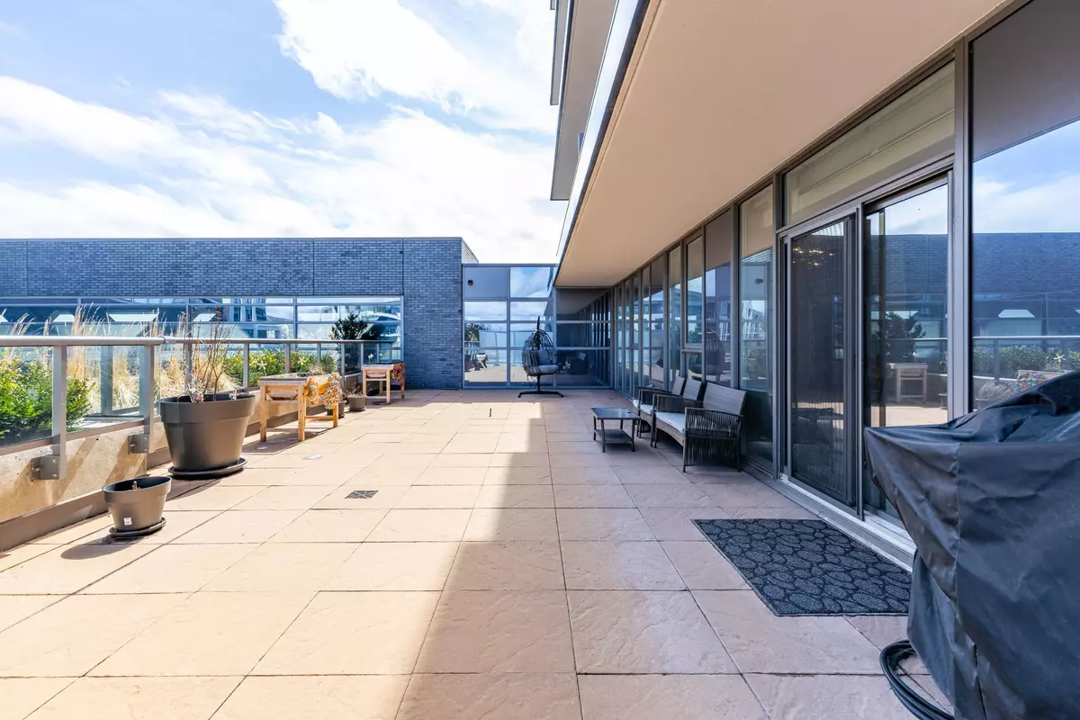 Vaughan, ON L4J 0L2,10 Gatineau DR #216