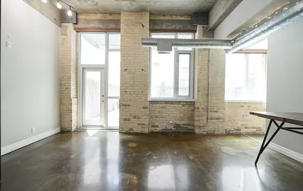 Toronto E01, ON M4M 2S3,201 Carlaw AVE #120