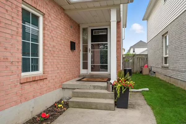 Oshawa, ON L1K 2N3,524 Hartgrove LN