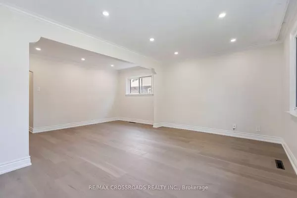 Toronto E04, ON M1R 2V6,58 Greylawn CRES