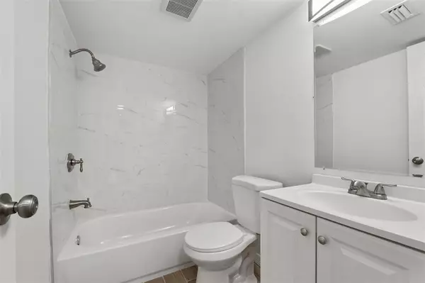 Fort Pierce, FL 34950,1301 Emerald Ter #3