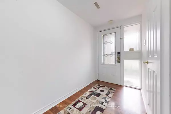 Toronto W10, ON M9V 3K8,452 Silverstone DR #44