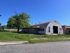 100 N Main, Bonham, TX 75418