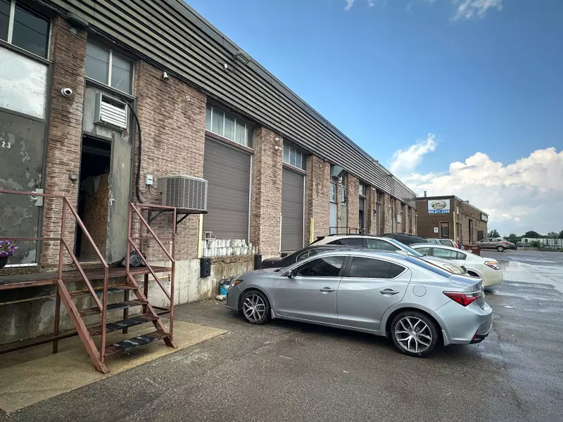 7171 Torbram RD #24, Mississauga, ON L4T 3W4