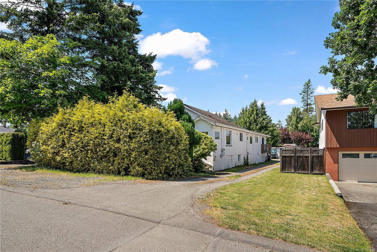 Saanich, BC V9A 2M9,2844 Rockwell Ave
