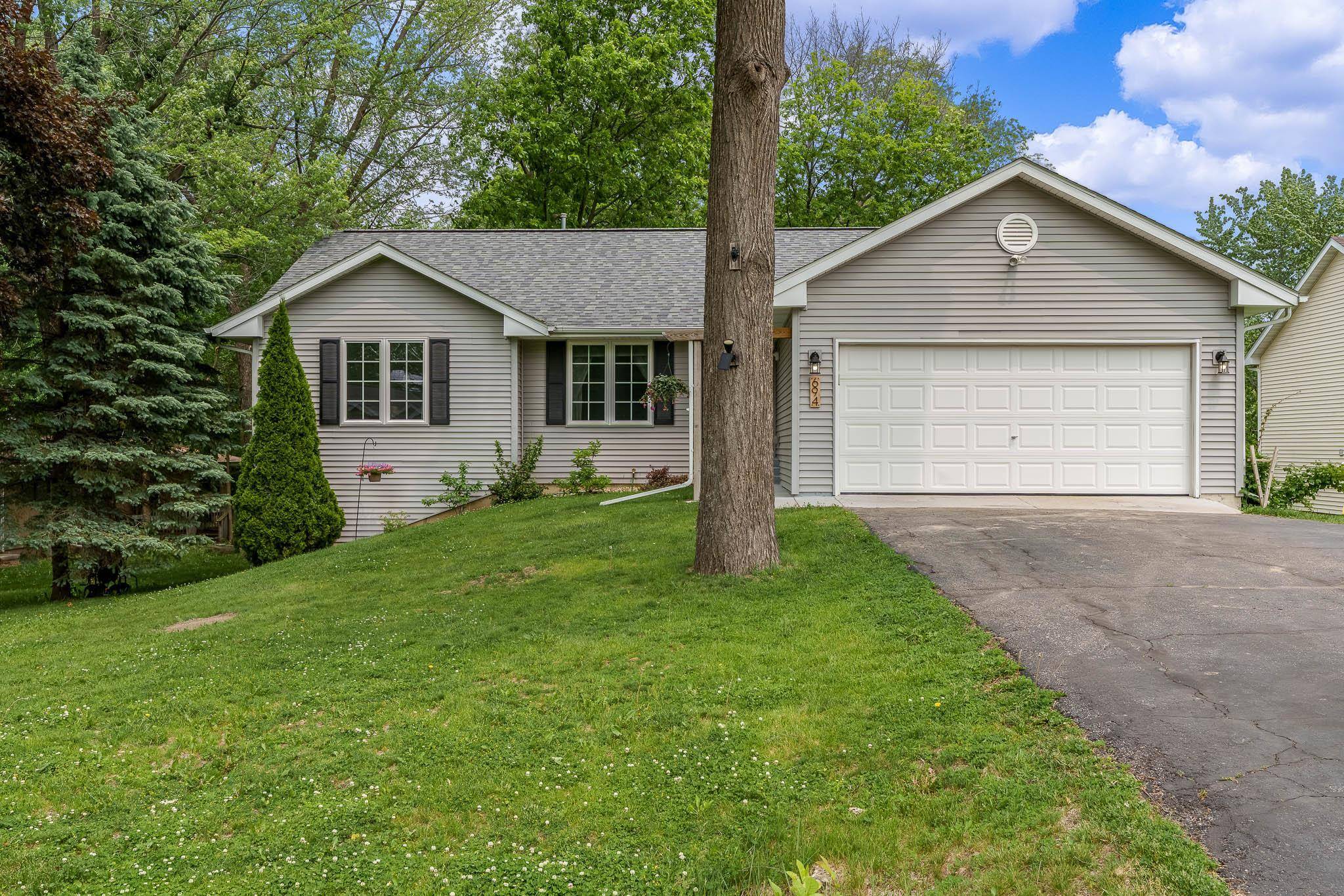 694 Lake Summerset Road, Lake Summerset, IL 61019