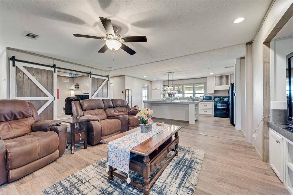 168 VZ County Road 3831, Wills Point, TX 75169