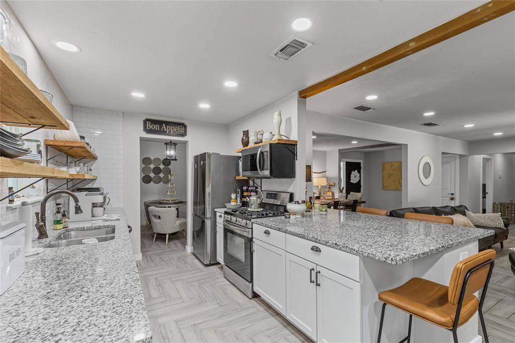 6201 Whitman Avenue, Fort Worth, TX 76133