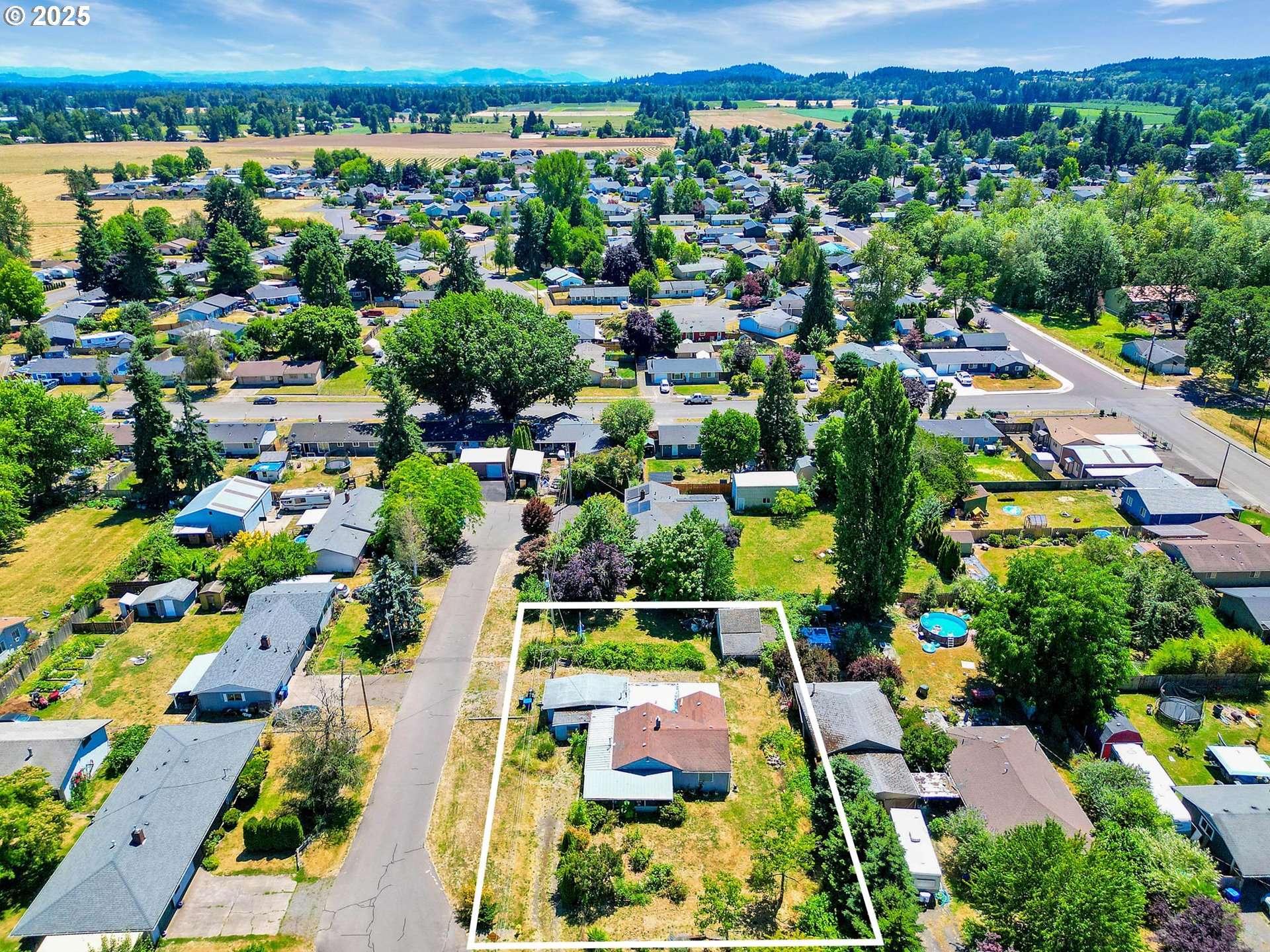 Jefferson, OR 97352,592 HAZEL ST