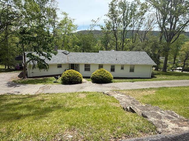 908 Groveland Dr, Bluefield, WV 24701