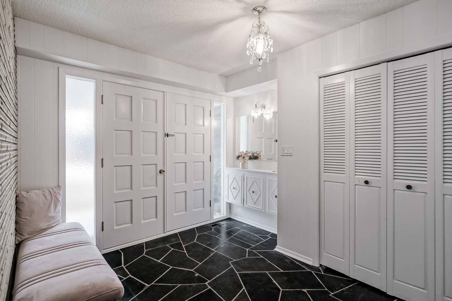 Calgary, AB T3E6J2,6737 Livingstone DR Southwest