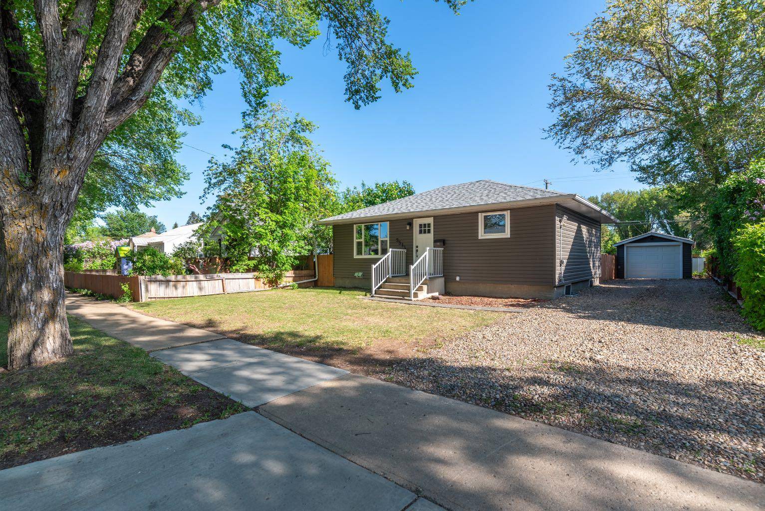 5513 49 ST, Lloydminster, AB T9V0L2