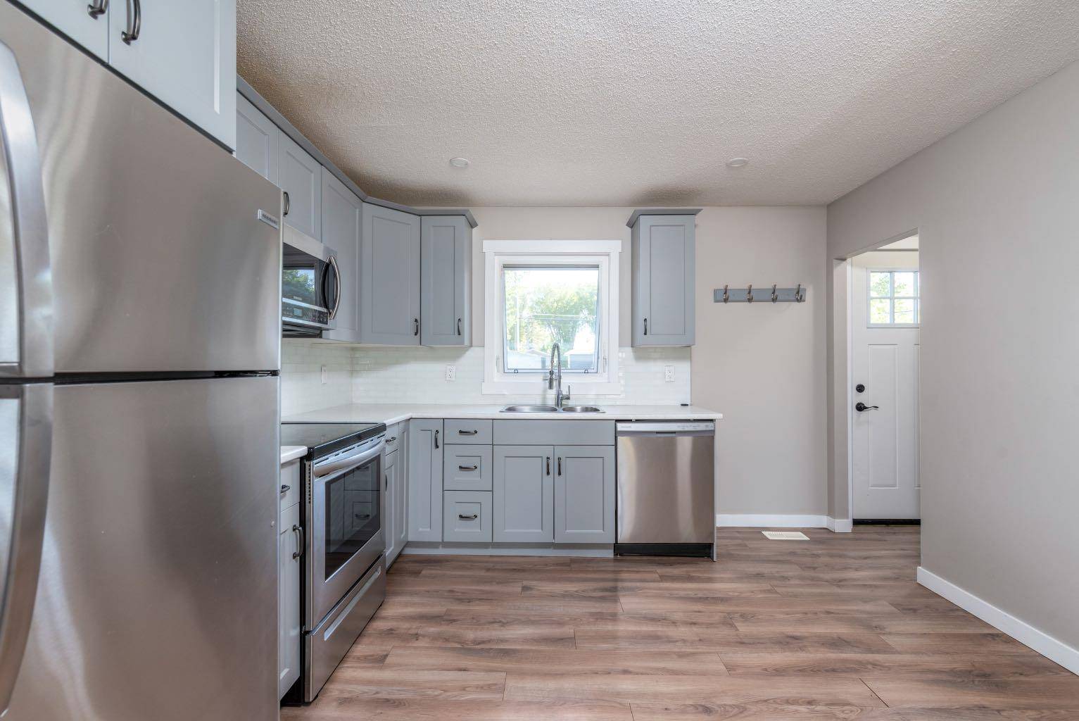 Lloydminster, AB T9V0L2,5513 49 ST
