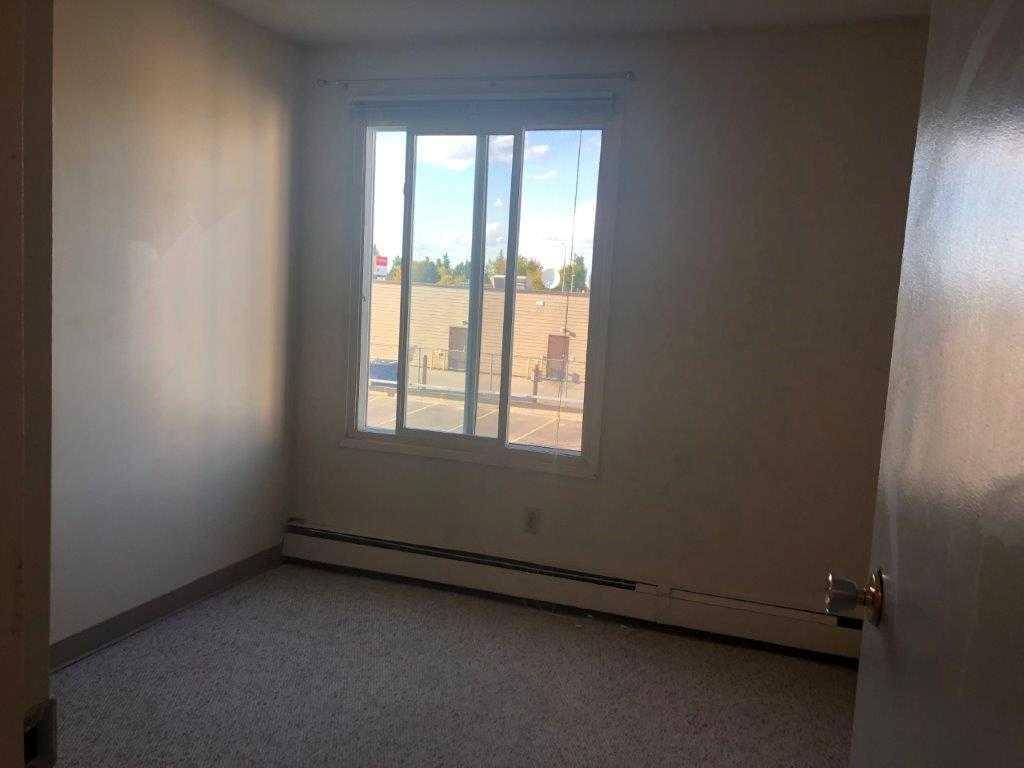 Grande Prairie, AB T8V 5W4,9736 82 AVE #302