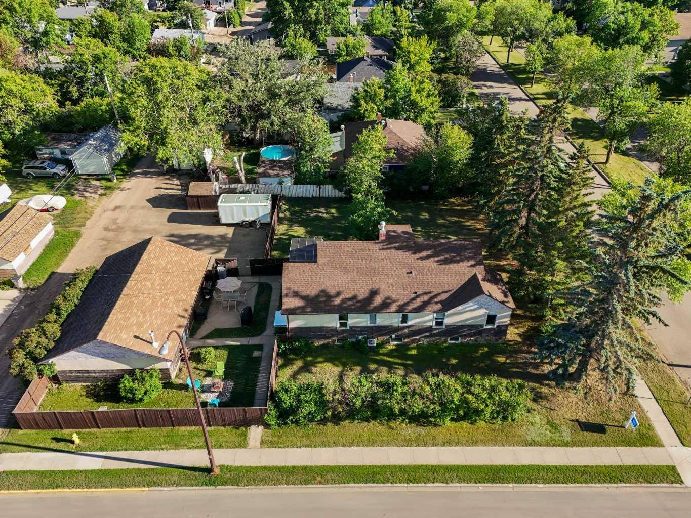 5019 56 ST,  Stettler,  AB T4K1B4