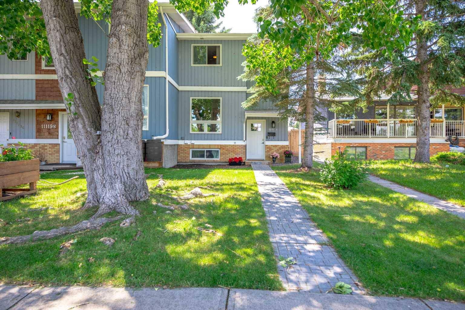 11119A Oakfield DR SW, Calgary, AB T2W 3H3