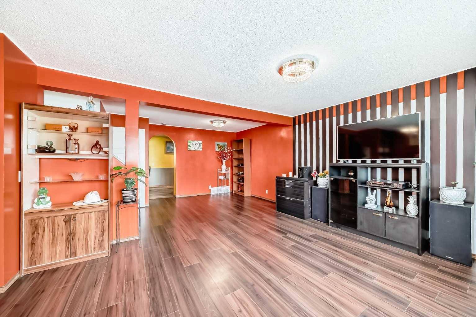 Calgary, AB T2A 6V8,51 Aberdare RD NE