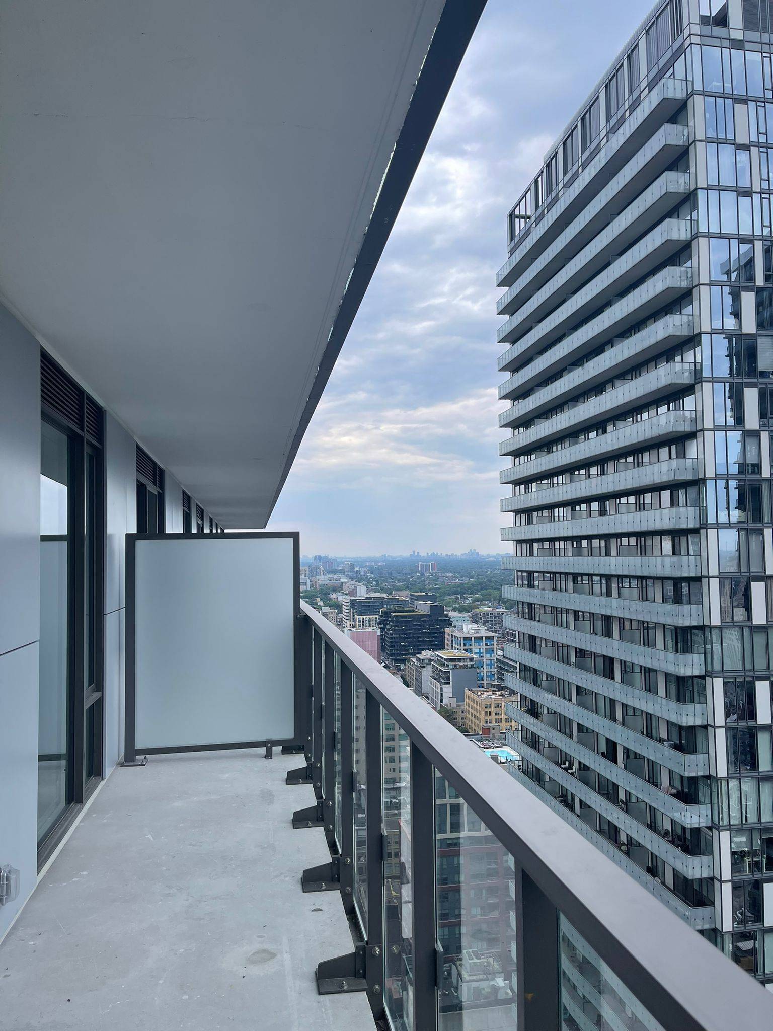 Toronto C01, ON M5V 2E7,28 Widmer ST #3528