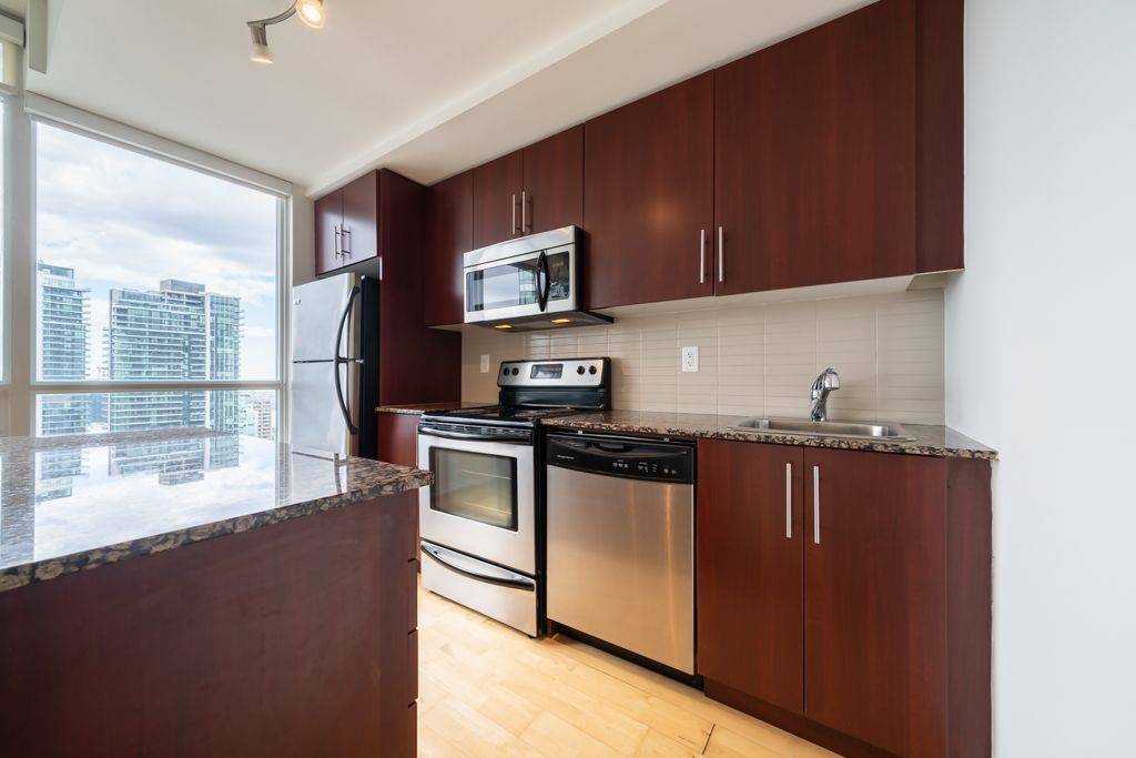 Toronto C01, ON M5J 0A6,55 Bremner BLVD #3604