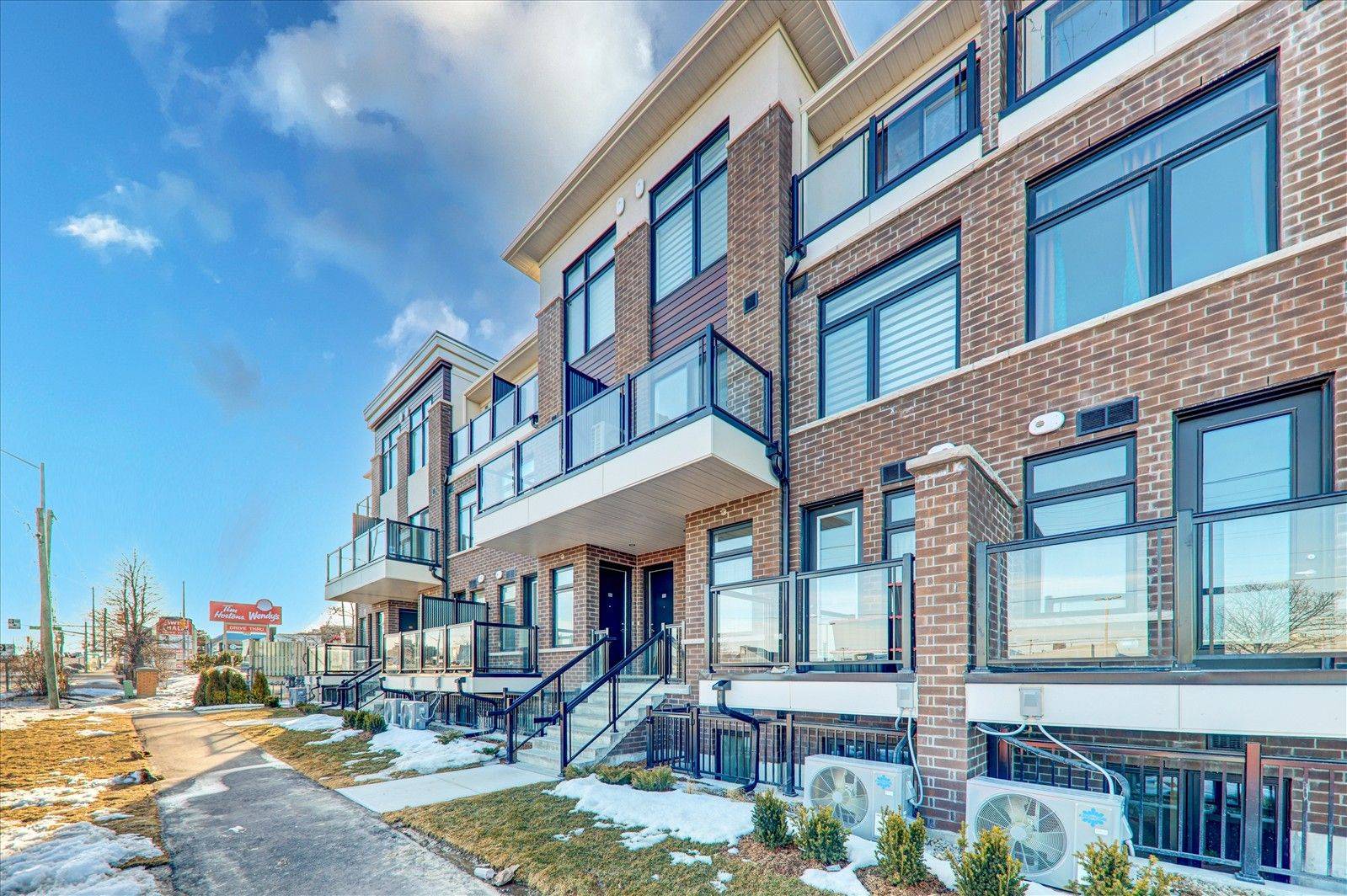 Pickering, ON L1V 0H1,755 Omega DR S #323